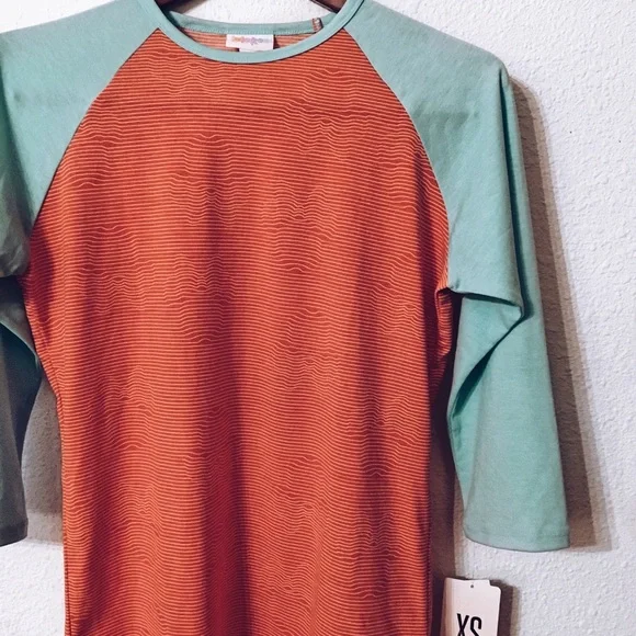 LuLaRoe Disney Minnie Mouse Randy top nwt - Picture 2 of 5